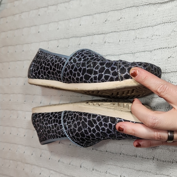 5/$25🌴Toms Black Snake w/Silver Glitter Light Blue 8.5W Casual - Picture 3 of 8